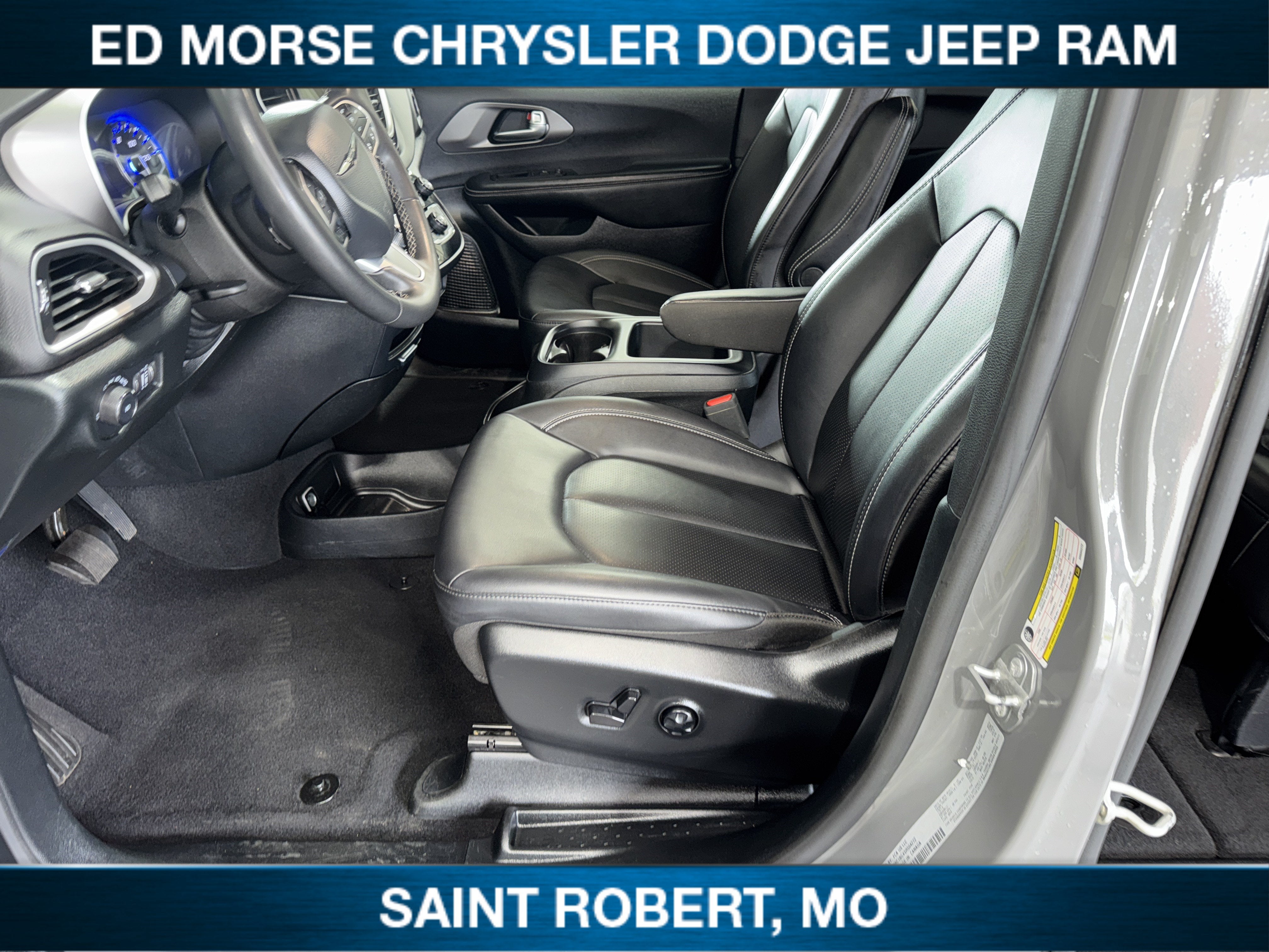2025 Chrysler Pacifica Select