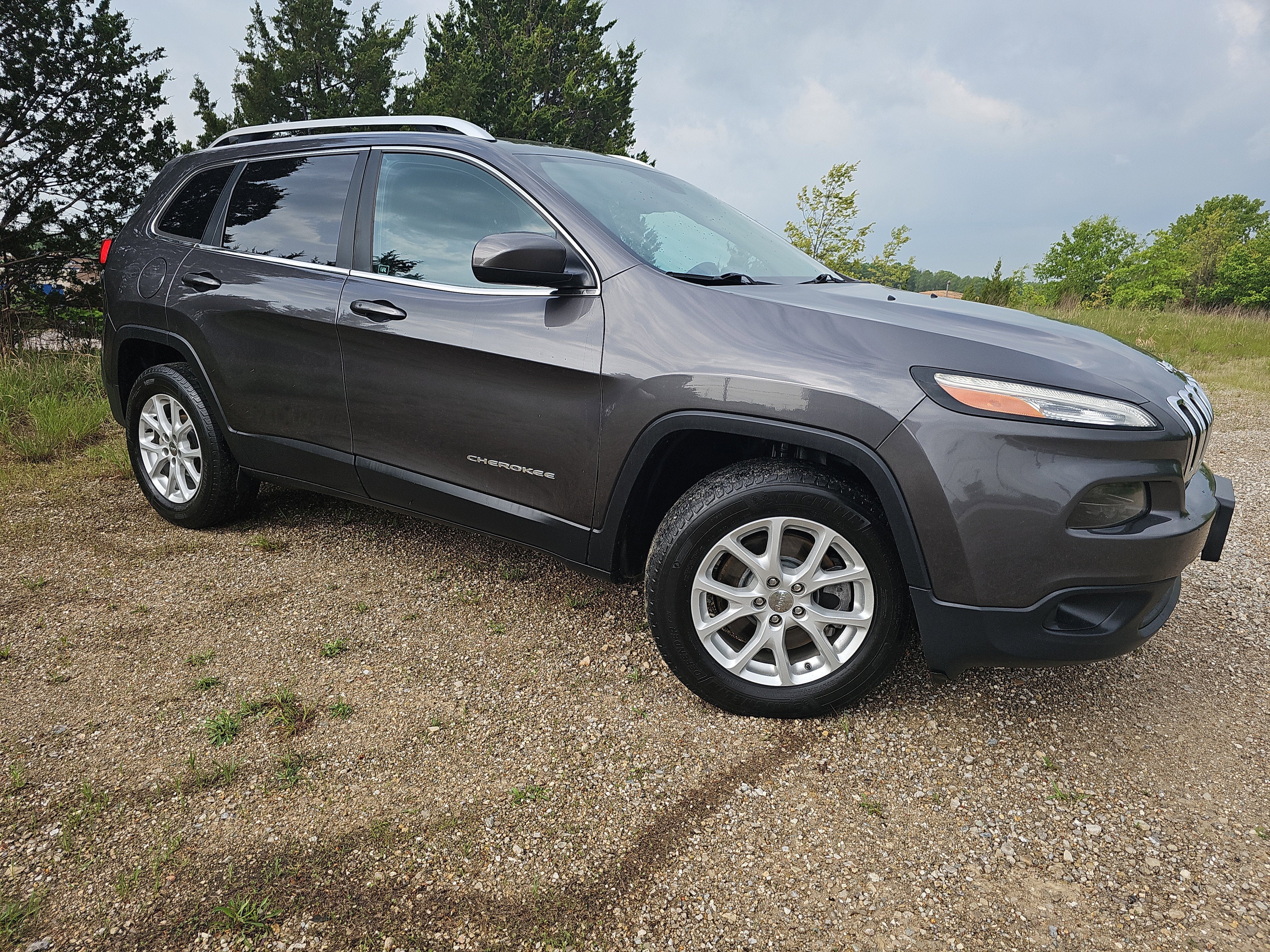 Used 2017 Jeep Cherokee Latitude with VIN 1C4PJLCB5HW660800 for sale in Saint Robert, MO