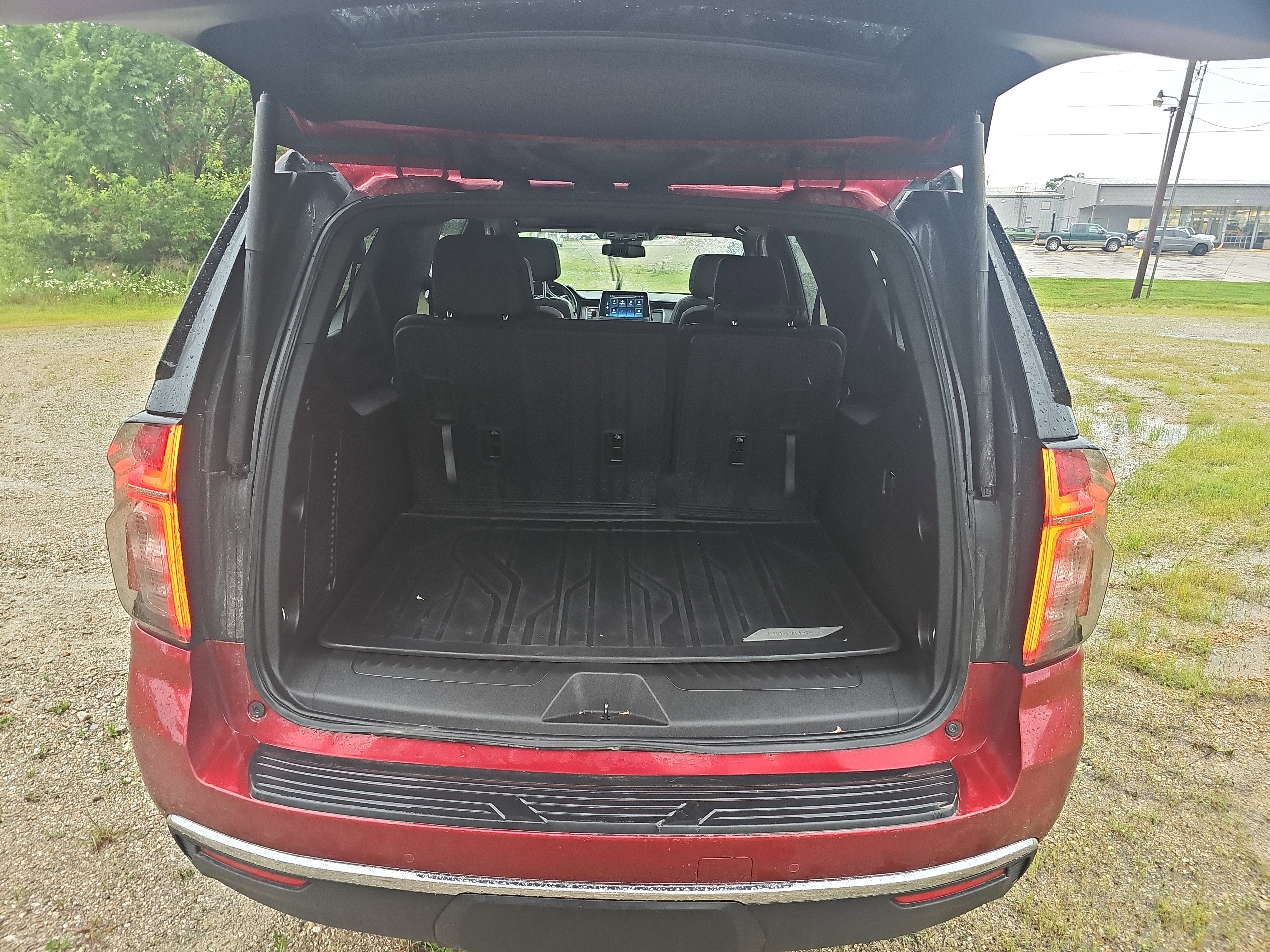 2023 Chevrolet Suburban LT