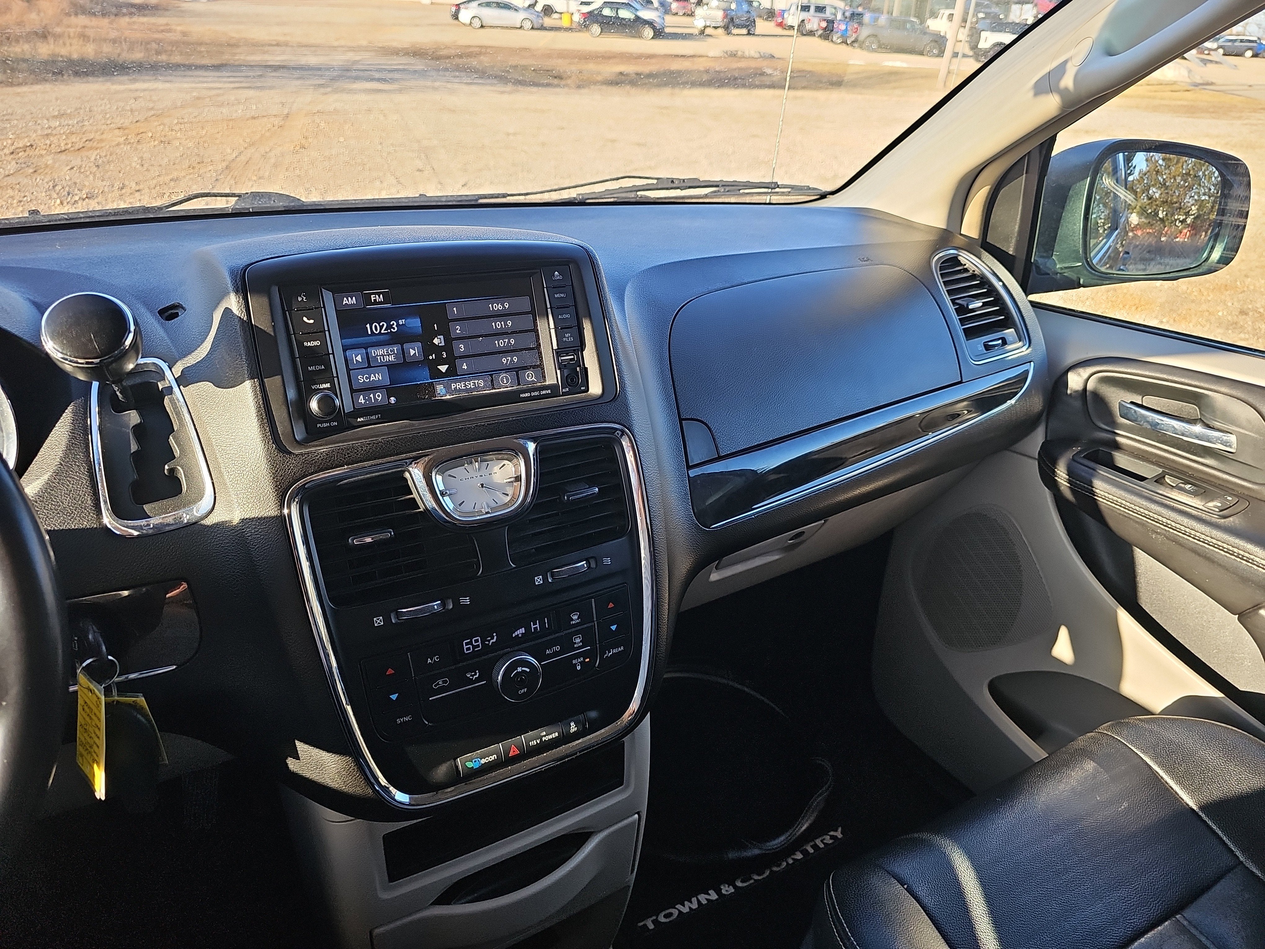 2013 Chrysler Town & Country Touring