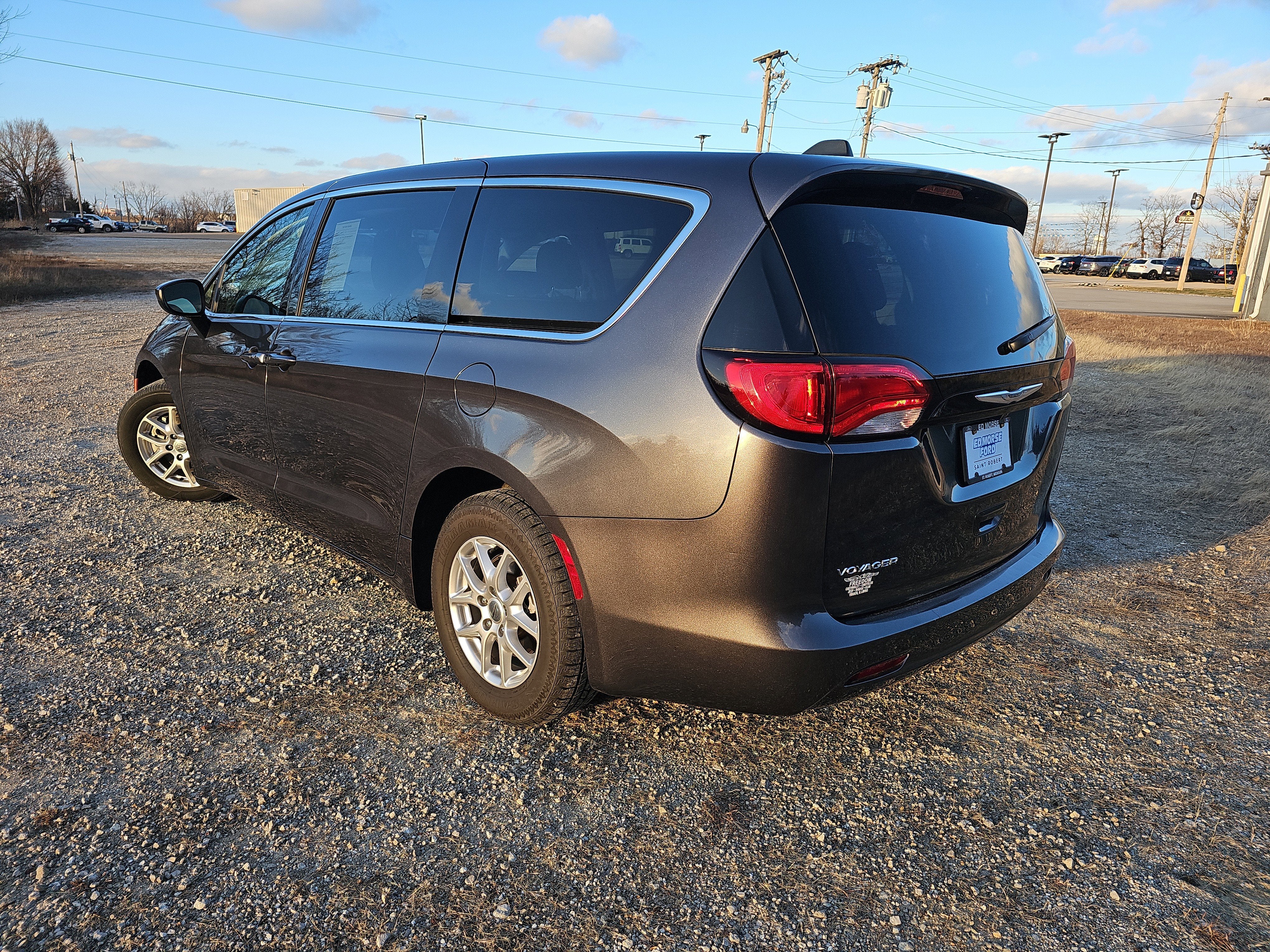 2023 Chrysler Voyager LX