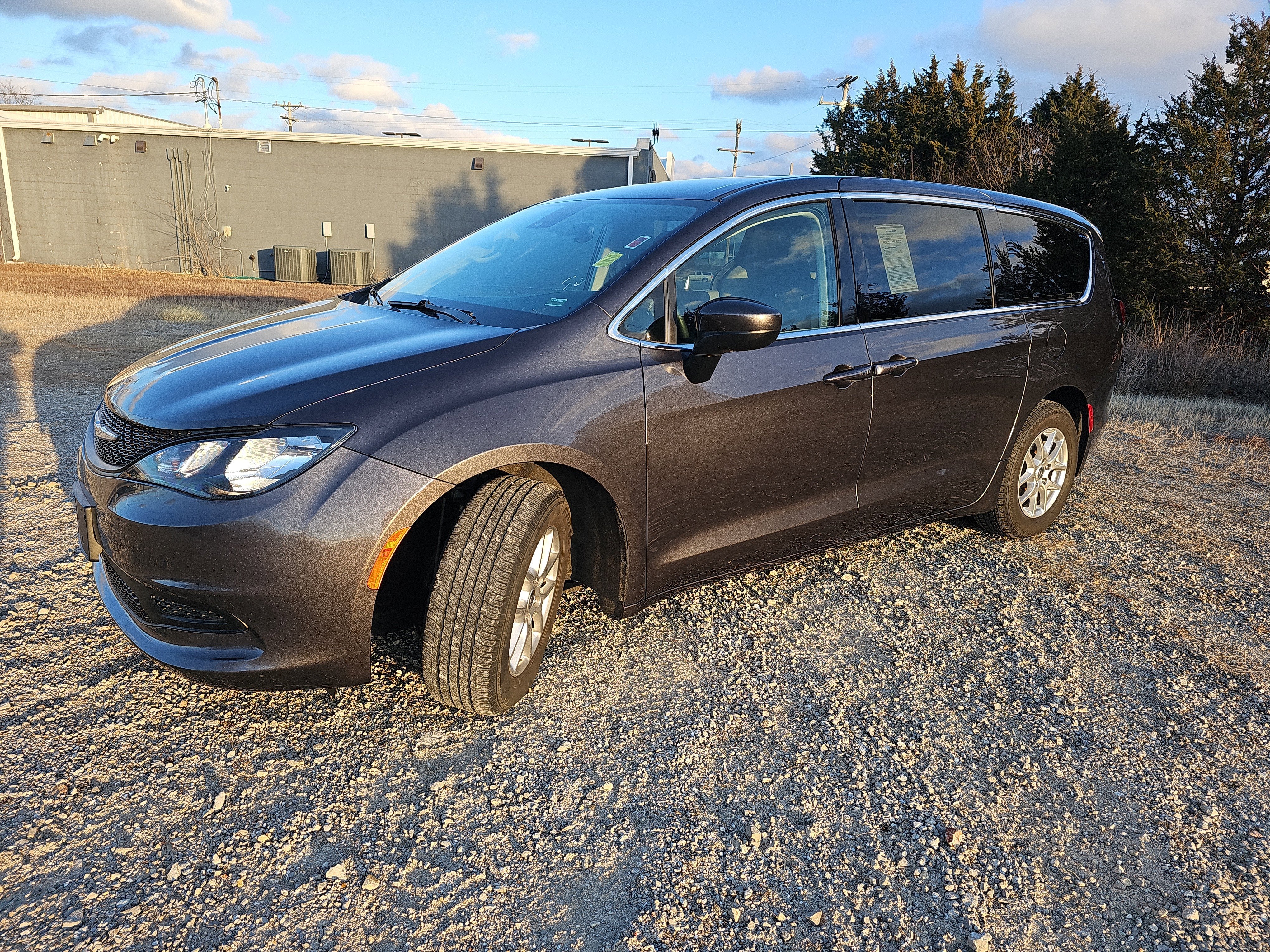 2023 Chrysler Voyager LX